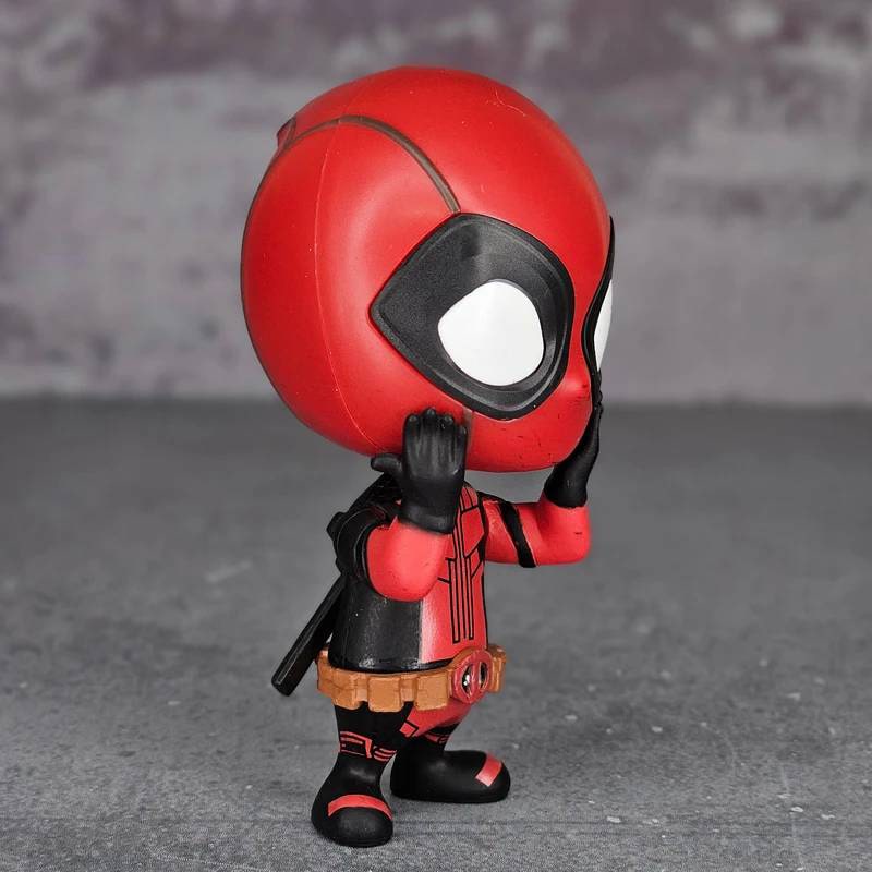 اکشن فیگور مدل ددپول دست روی صورت deadpool
