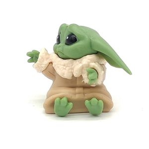 فیگور بیبی یودا نشسته Baby Yoda