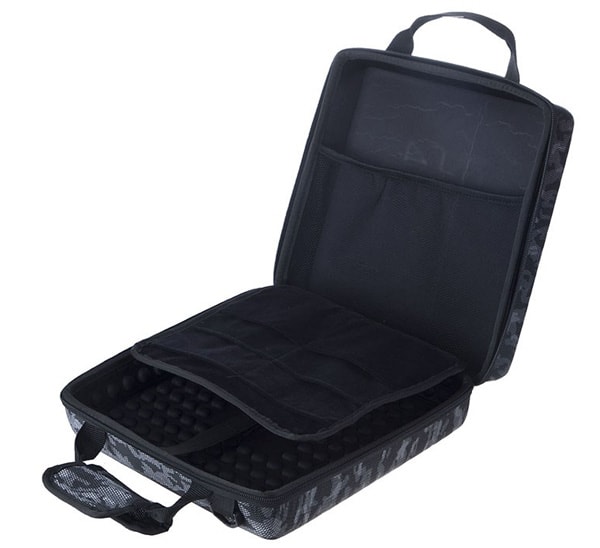 فضای قرار گیری لوازم در کیف پلی استیشن 4 PlayStation 4 Travel Case black & silver