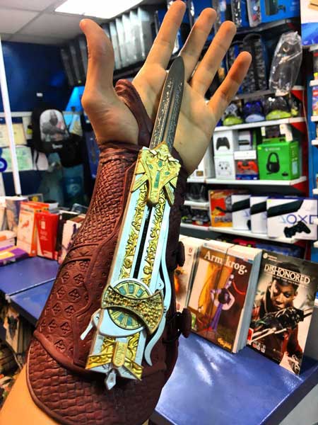 نمونه چاقو مخفی Assassin's Creed Hidden Blade Replica