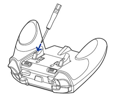 مرحله اول برداشتن دکمههای چند کاربره در دسته بازی Razer Raiju PS4