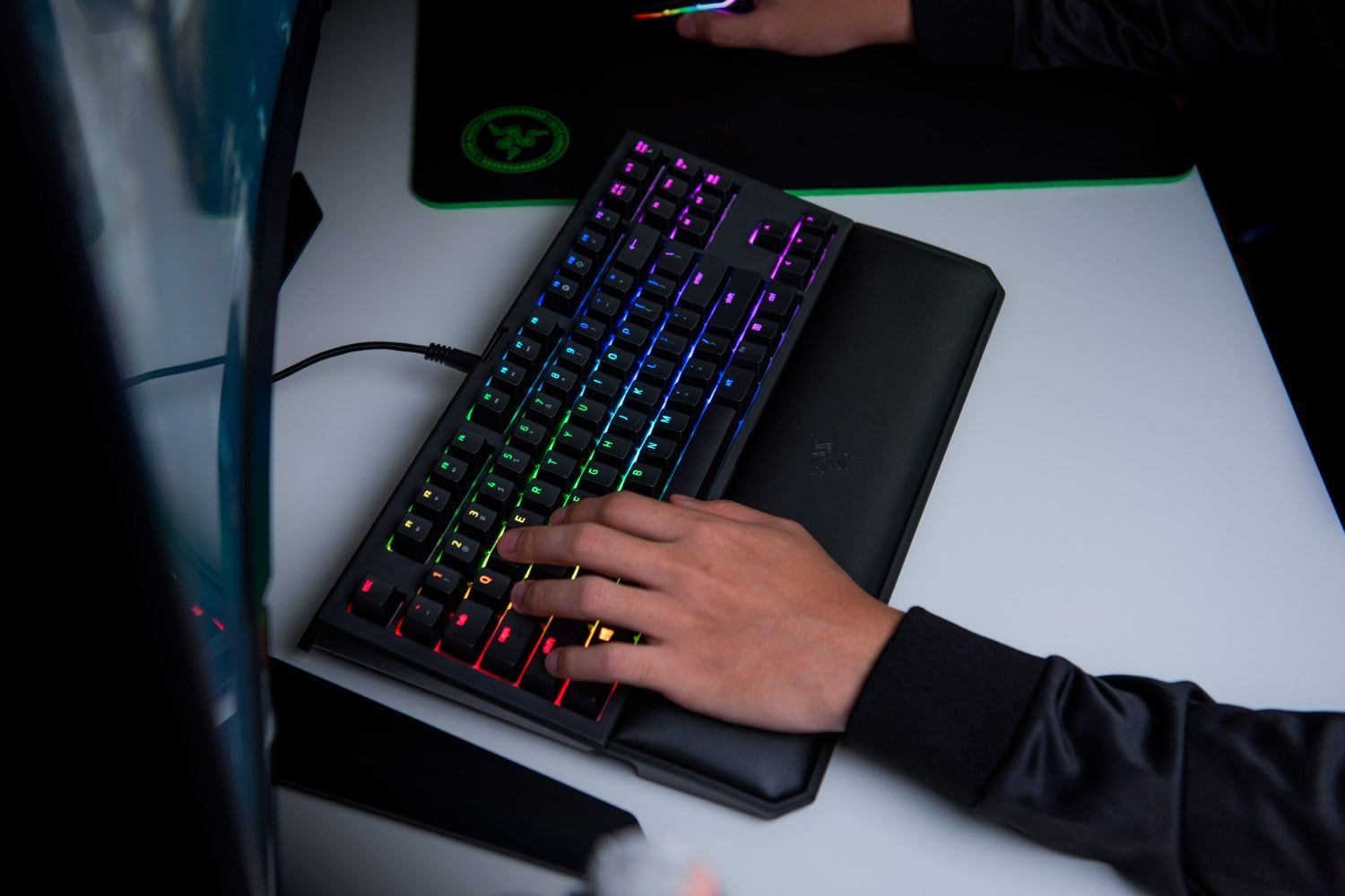 کیبورد گیمینگ ریزر BLACKWIDOW CHROMA V2 - Image 8